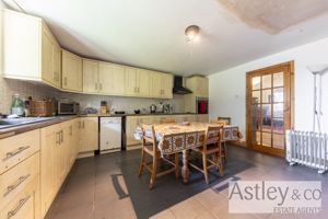 kitchen- click for photo gallery